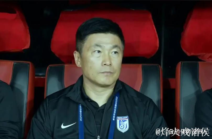 大连英博官宣与功勋主帅李国旭续约！带队4年三级跳，中超保级